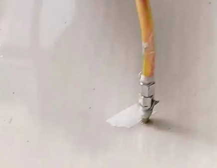 苏家屯瓷砖空鼓维修公司专业解答在瓷砖铺贴过程中，如果使用的砂料过粗（如全部使用了粗砂），可能会导致以下问题