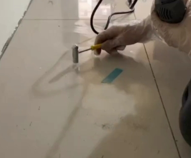 苏家屯瓷砖开裂维修公司专业分享瓷砖在铺贴前如果没有沥干水分，将会导致以下问题