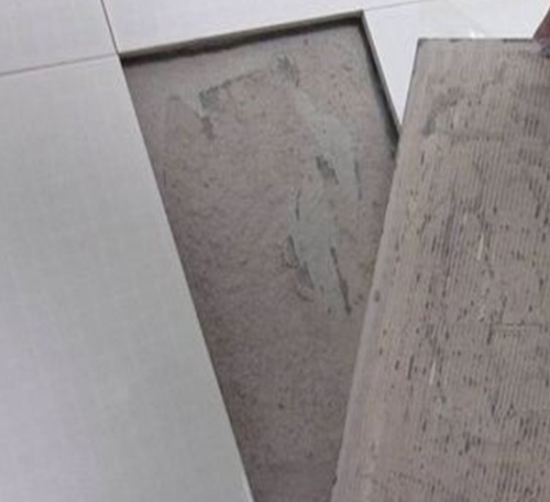 苏家屯瓷砖空鼓维修公司分享瓷砖铺贴时如果打浆（即涂抹在瓷砖背面和基层上的砂浆或瓷砖胶）过少，会带来以下问题